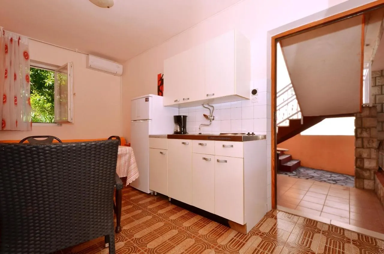 B Apartment With Terrace With The Sea View Trogir Croatia
