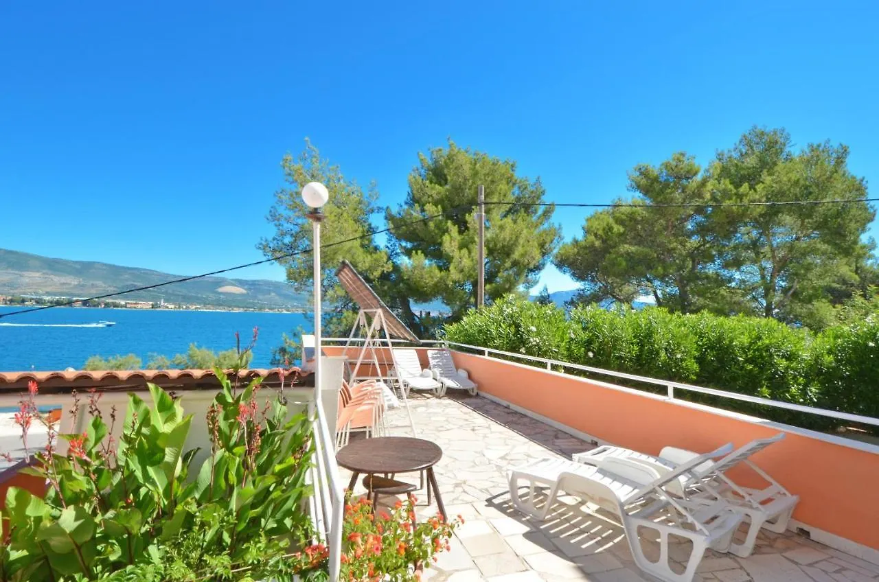 B Apartment With Terrace With The Sea View Trogir Croatia