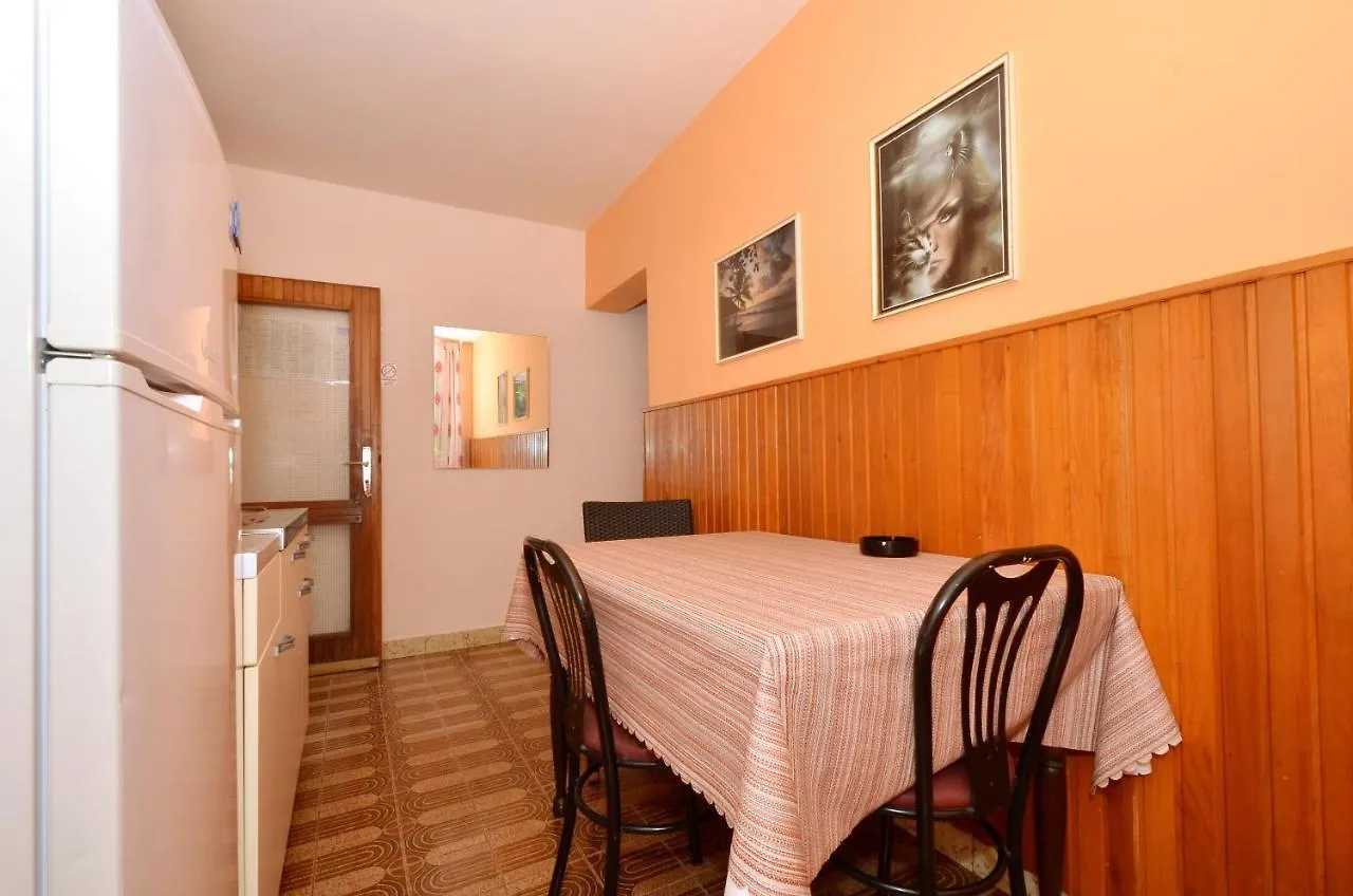 B Apartment With Terrace With The Sea View Trogir