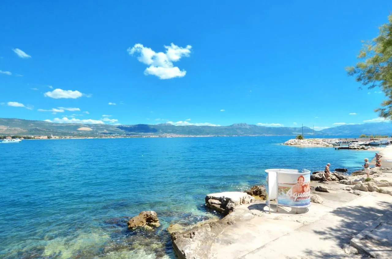 B Apartment With Terrace With The Sea View Trogir