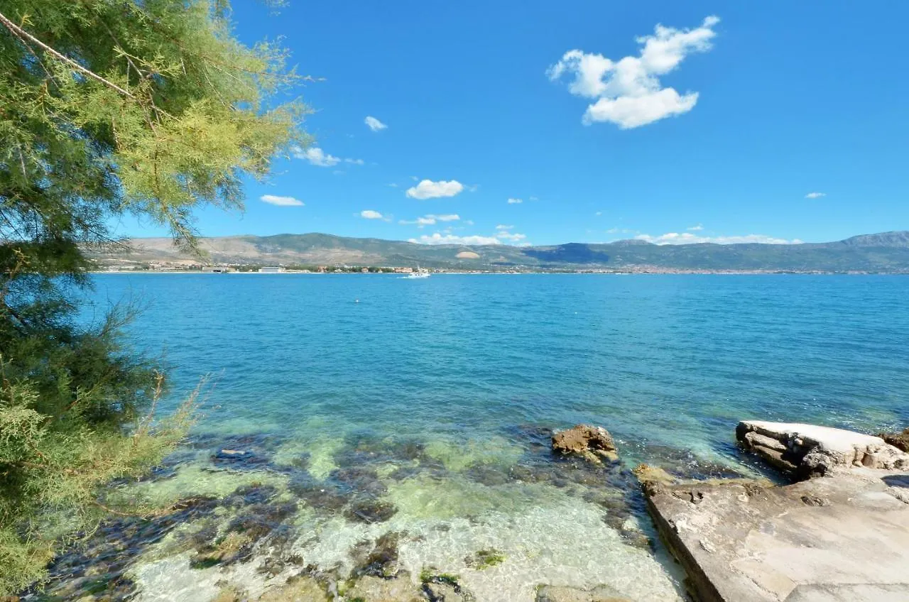 B Apartment With Terrace With The Sea View Trogir