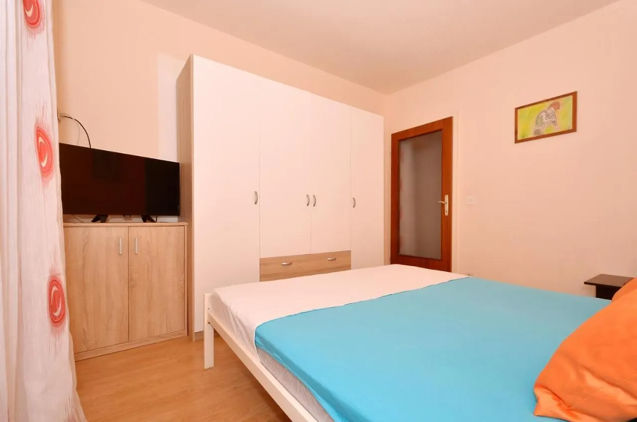 B Apartment With Terrace With The Sea View Trogir