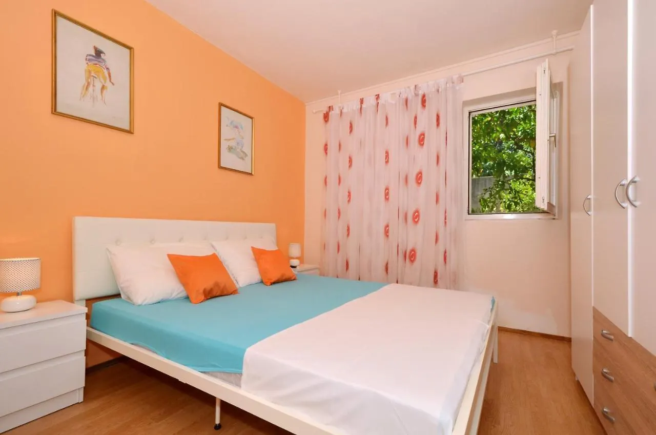 B Apartment With Terrace With The Sea View Trogir
