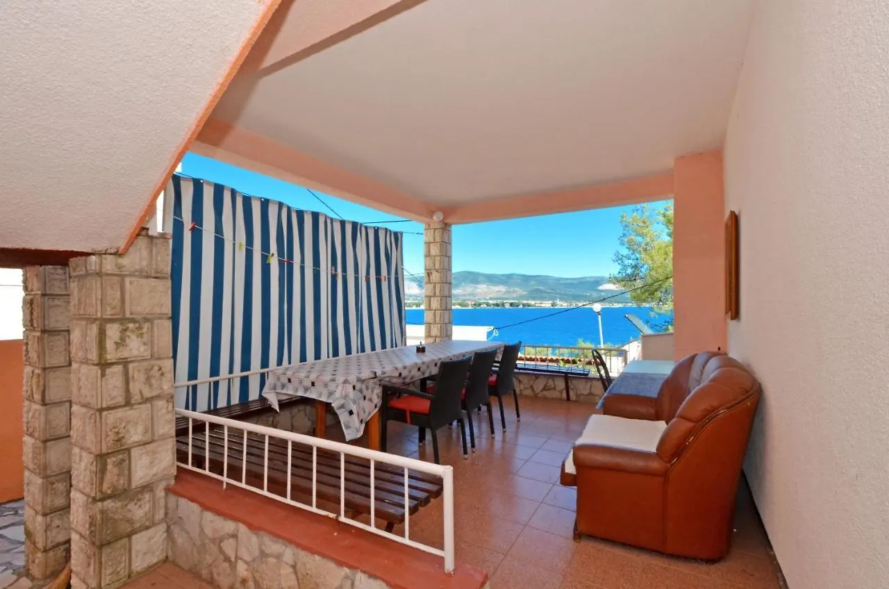 B Apartment With Terrace With The Sea View Trogir