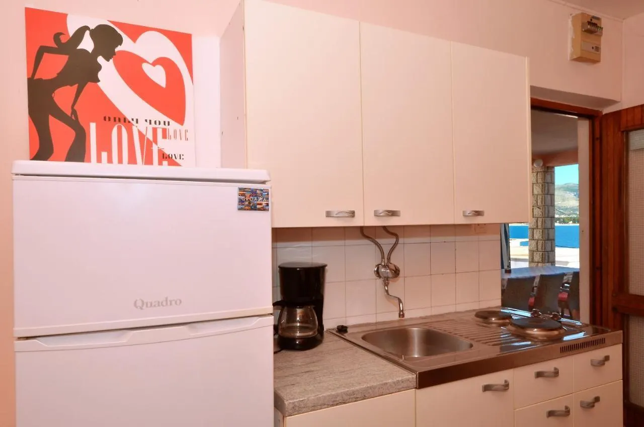 B Apartment With Terrace With The Sea View Trogir