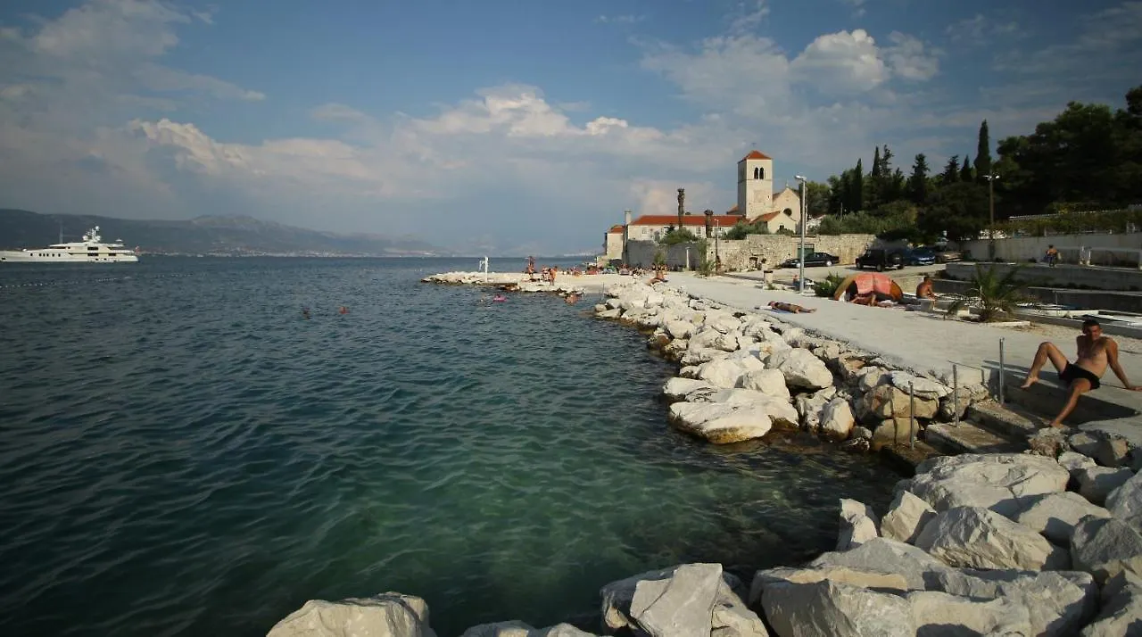 B Apartment With Terrace With The Sea View Trogir