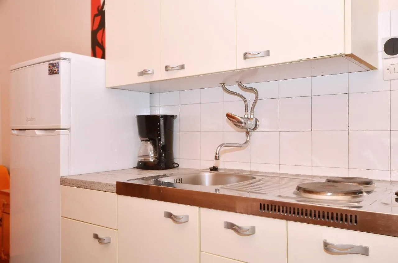 B Apartment With Terrace With The Sea View Trogir