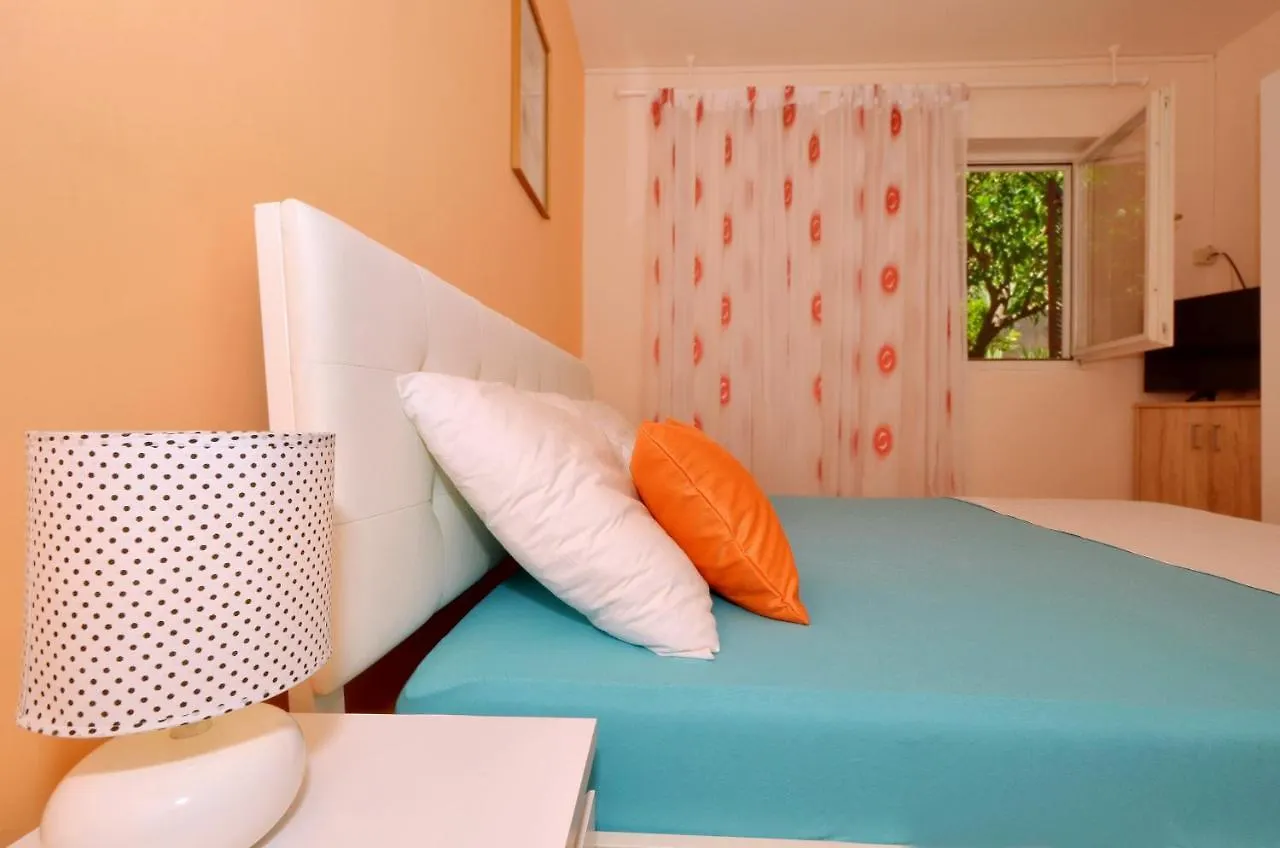 B Apartment With Terrace With The Sea View Trogir Croatia