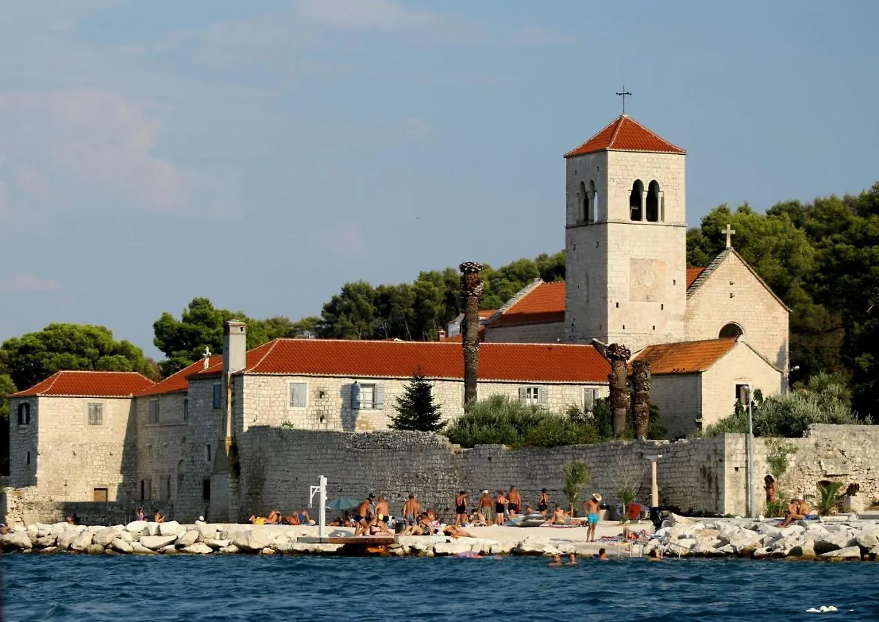 B Apartment With Terrace With The Sea View Trogir