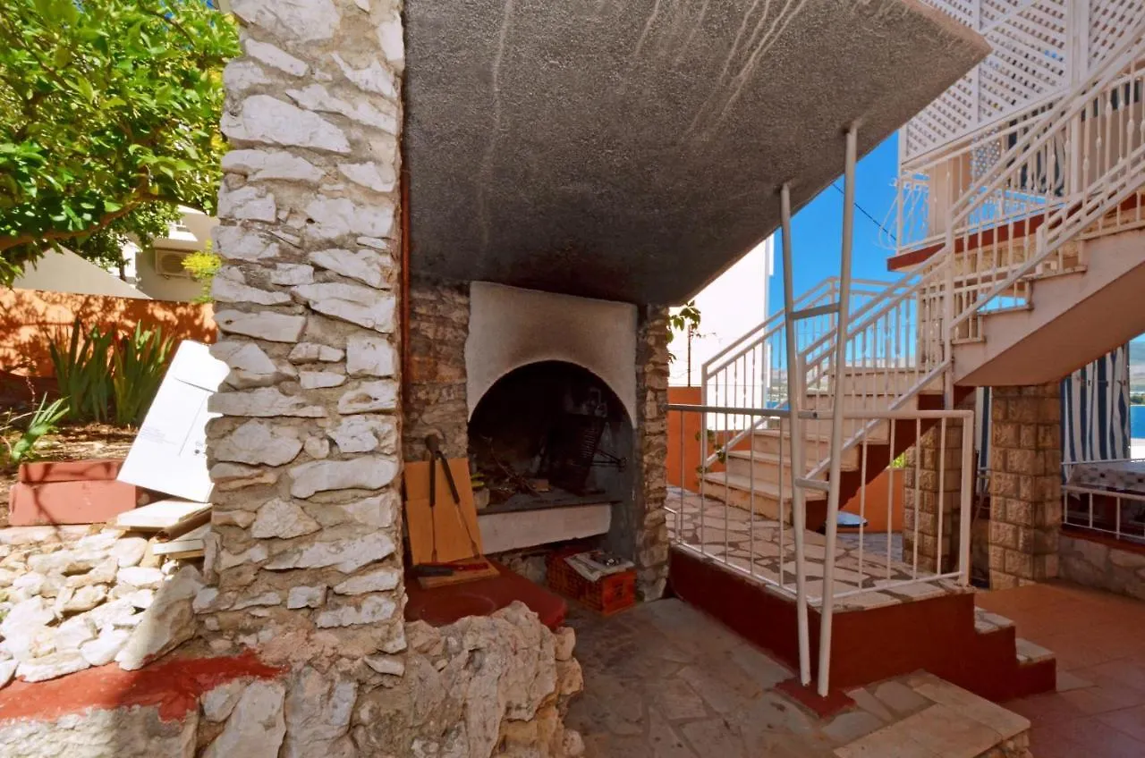 B Apartment With Terrace With The Sea View Trogir